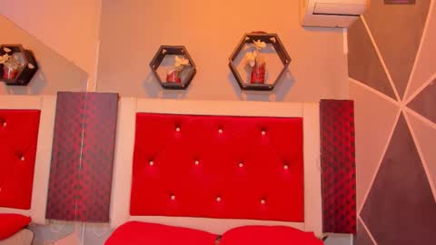 Snapshot of karoll014 chatting on 10.18.25 Karol online show from 10.18.25