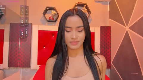 Snapshot of karoll014 chatting on 10.23.25 Karol online show from 10.23.25