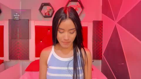 Snapshot of karoll014 chatting on 10.30.25 Karol online show from 10.30.25