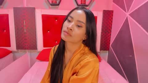 Snapshot of karoll014 chatting on 11.11.25 Karol online show from 11.11.25