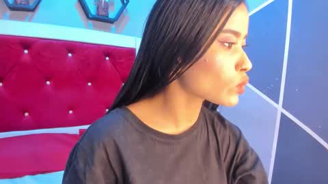 Snapshot of karoll014 chatting on 11.12.25 Karol online show from 11.12.25