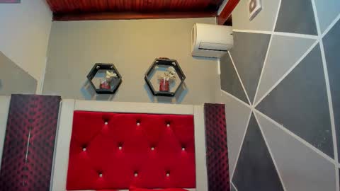 Snapshot of karoll014 chatting on 11.17.25 Karol online show from 11.17.25