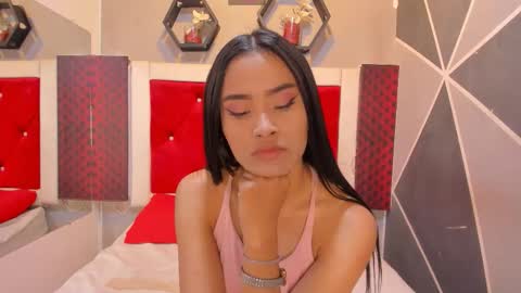 Snapshot of karoll014 chatting on 11.18.25 Karol online show from 11.18.25