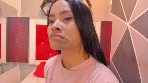 Snapshot of karoll014 chatting on 11.20.25 Karol online show from 11.20.25