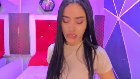 Snapshot of karoll014 chatting on 11.22.25 Karol online show from 11.22.25