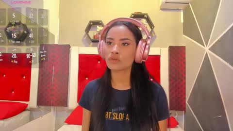 Snapshot of karoll014 chatting on 11.26.25 Karol online show from 11.26.25