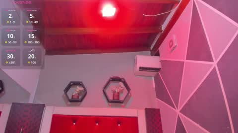 Snapshot of karoll014 chatting on 11.28.25 Karol online show from 11.28.25