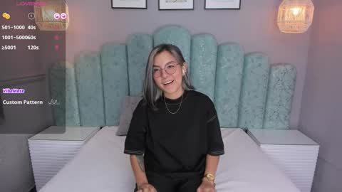 Snapshot of karoll_santos chatting on 12.17.24 Karol Santos online show from 12.17.24