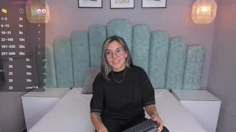 Snapshot of karoll_santos chatting on 12.17.24 Karol Santos online show from 12.17.24