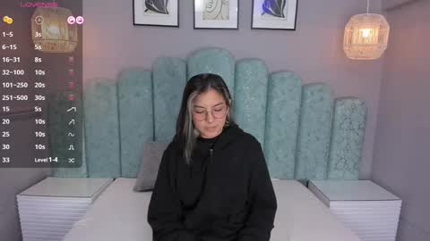 Snapshot of karoll_santos chatting on 02.18.25 Karol Santos online show from 02.18.25