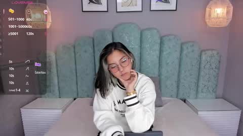 Snapshot of karoll_santos chatting on 02.21.25 Karol Santos online show from 02.21.25