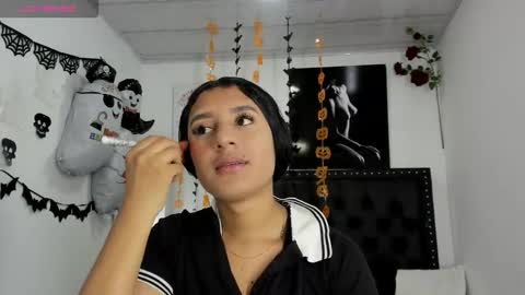 Snapshot of karolperes chatting on 10.06.25 Karol online show from 10.06.25