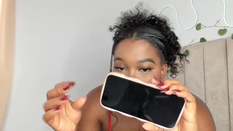Snapshot of kaseydelvey chatting on 09.25.25 online show from 09.25.25