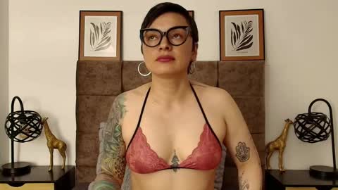 Snapshot of kat_paradisse chatting on 09.22.25 kat paradisse online show from 09.22.25
