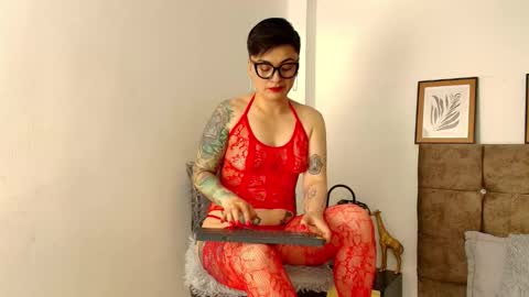 kat paradisse online show from 11.21.25