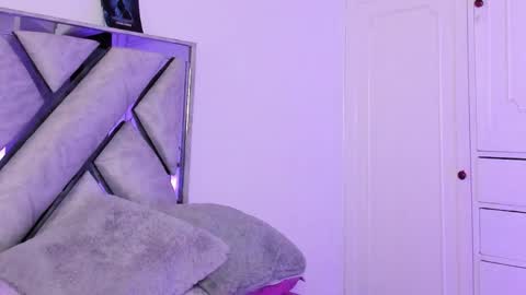 Kat Santana online show from 04.15.26