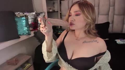 K A T A  H O O T online show from 10.15.25