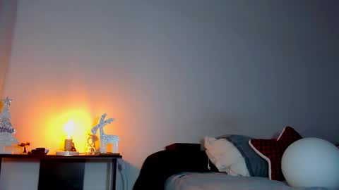 katalinaferreirax online show from 12.17.24