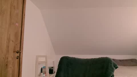 Katalleya online show from 04.14.26