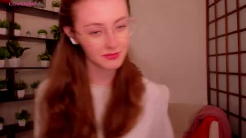 Snapshot of kate_cuddle chatting on 05.18.26 Kate online show from 05.18.26