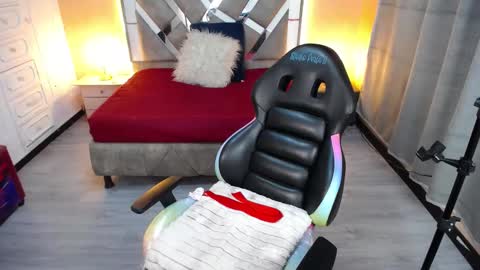 Snapshot of kate_lawrence_ chatting on 02.26.25 kate_lawrence_ online show from 02.26.25