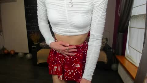 Snapshot of kate_millersi chatting on 04.07.26 Kare online show from 04.07.26