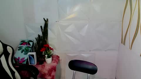 Snapshot of kate_romance chatting on 12.21.24 Kate online show from 12.21.24