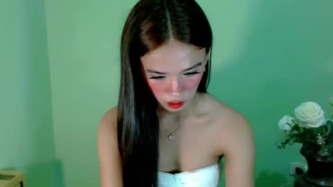 Snapshot of kate_romance chatting on 01.04.25 Kate online show from 01.04.25