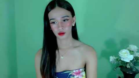 Snapshot of kate_romance chatting on 01.06.25 Kate online show from 01.06.25