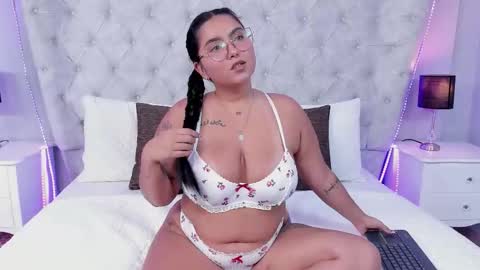Snapshot of kateanderss chatting on 10.11.25 kateanderss online show from 10.11.25