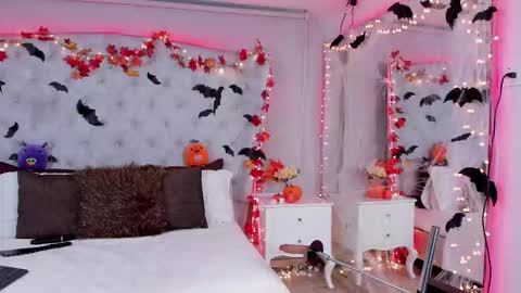 Snapshot of kateanderss chatting on 10.29.25 kateanderss online show from 10.29.25