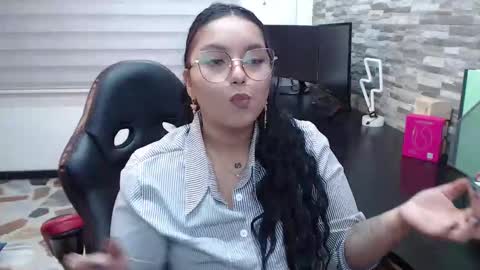 Snapshot of kateanderss chatting on 11.23.25 kateanderss online show from 11.23.25