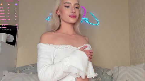 Snapshot of katebremar chatting on 12.03.24 online show from 12.03.24