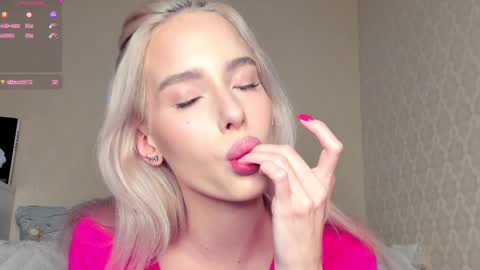 Snapshot of katebremar chatting on 12.06.24 online show from 12.06.24