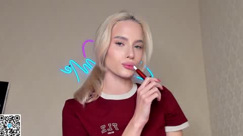 Snapshot of katebremar chatting on 12.12.24 online show from 12.12.24