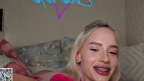 Snapshot of katebremar chatting on 12.14.24 online show from 12.14.24