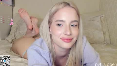 Snapshot of katebremar chatting on 02.10.26 online show from 02.10.26