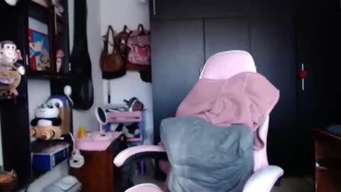 Kateeen18 online show from 12.22.25