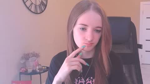 Snapshot of katekayer chatting on 09.18.25 katekayer online show from 09.18.25