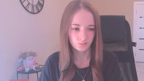 Snapshot of katekayer chatting on 09.23.25 katekayer online show from 09.23.25