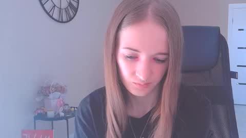 Snapshot of katekayer chatting on 09.30.25 katekayer online show from 09.30.25