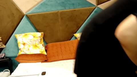 KateQueenston --  online show from 12.11.24