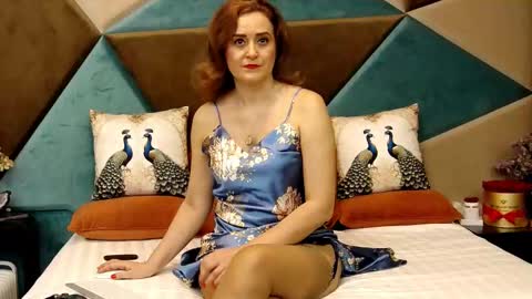 KateQueenston --  online show from 03.12.25