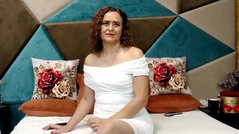 KateQueenston --  online show from 11.23.25