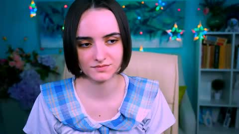 katewillows online show from 04.12.26