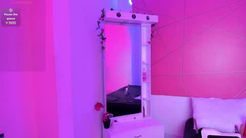 Snapshot of katey_curvy01 chatting on 12.23.24 katey Curvy01 online show from 12.23.24