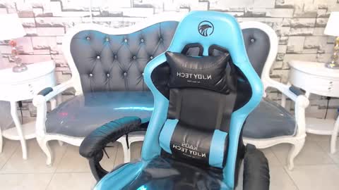 Snapshot of kathe_ryder_v chatting on 12.18.24 katherin online show from 12.18.24