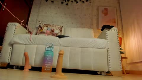 Kathee Saenz online show from 01.01.25