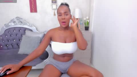 Snapshot of katherin_cruzz chatting on 11.13.25 katherin online show from 11.13.25