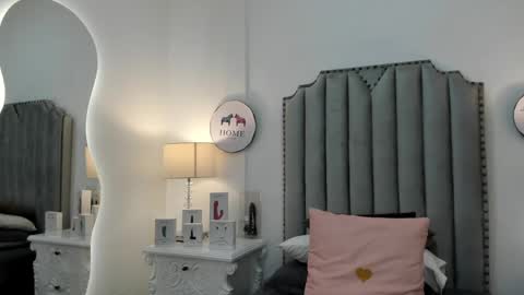 Snapshot of katherine_glow chatting on 04.15.26 KATHE online show from 04.15.26